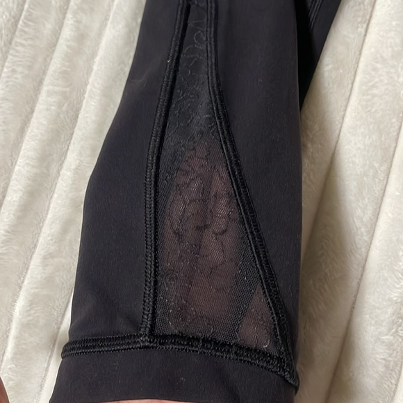 Lululemon Wunder Under Crop High-Rise 21" *Flocked Everlux | Size 10 **FLAWED** - Picture 15 of 16